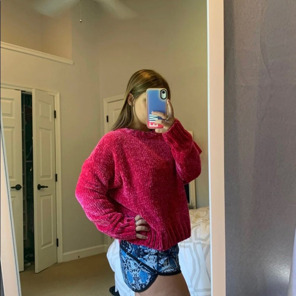 pink sweater